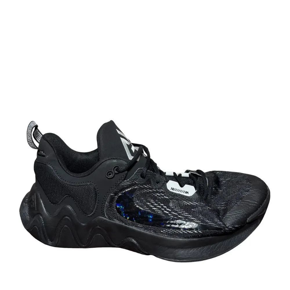 Nike athletic basketball Black Sneakers size 11.5